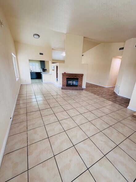 Building Photo - 2498 Ross Ave