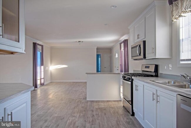 Building Photo - 22 Loxley Ln