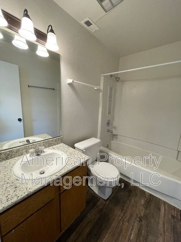 Building Photo - 13140 E 44th St