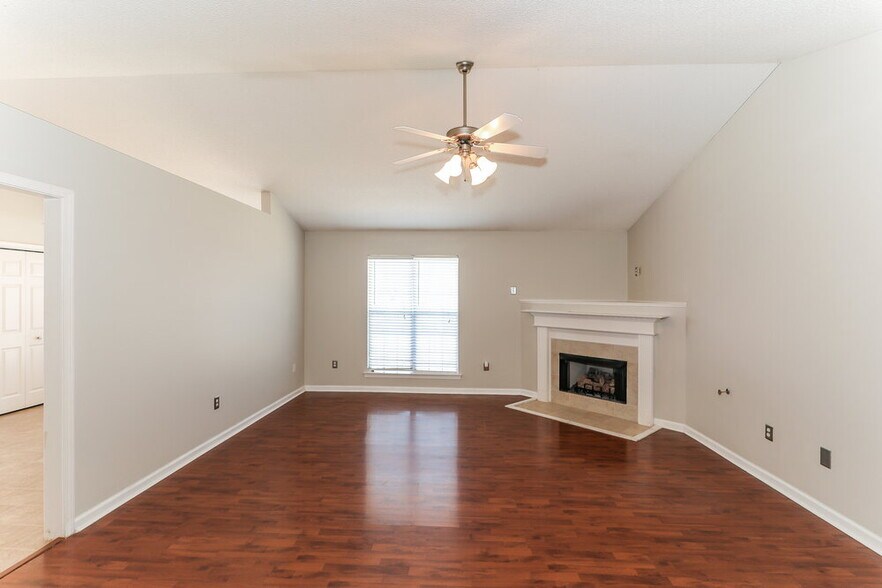 Building Photo - 6903 Wrenwood Dr