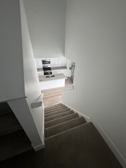 Building Photo - 188 1700 W