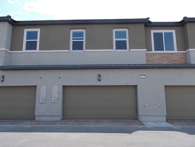 Building Photo - Welcome to Alderidge Townhomes!