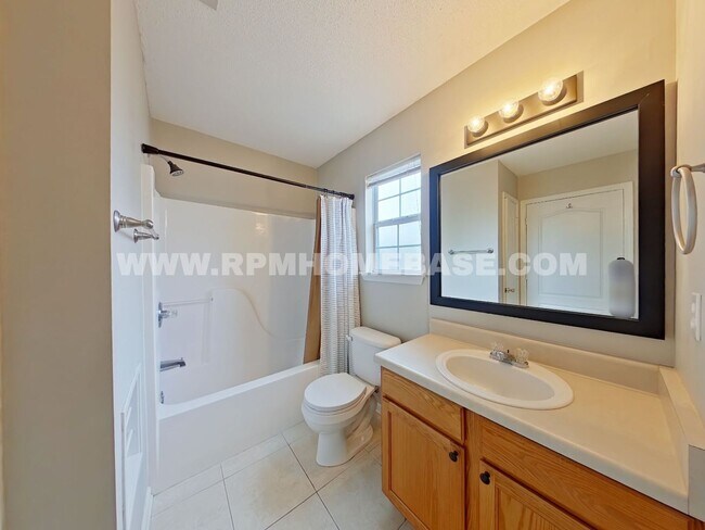 Building Photo - Charming Home with 2-Car Garage and Conven...