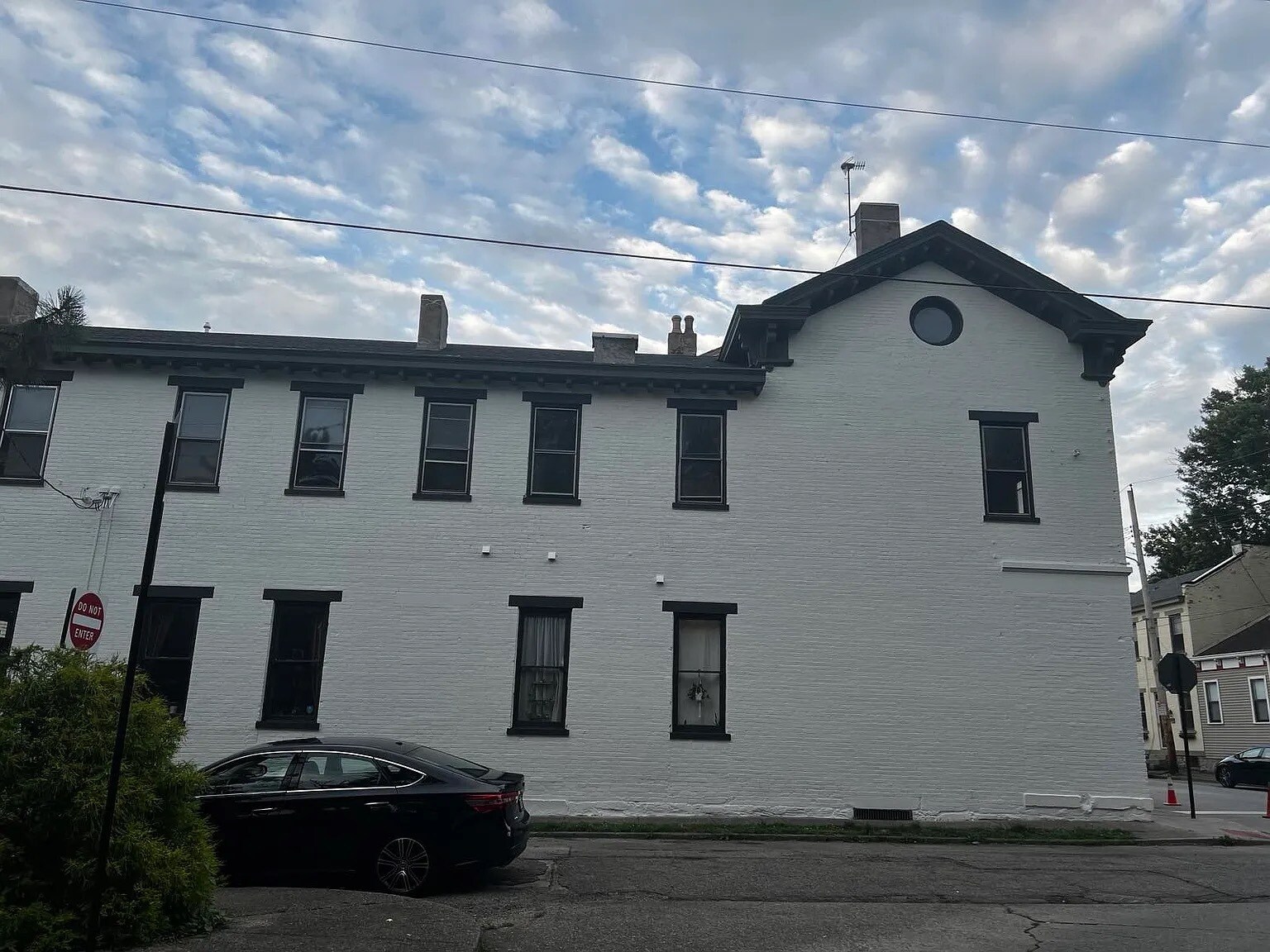 Building Photo - 230 W 6th St