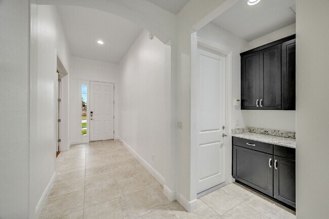 Building Photo - 4BR, 2.5BA home with resort style outdoor living!