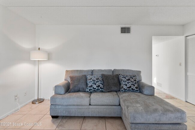 Building Photo - 1145 N Shannon Ave