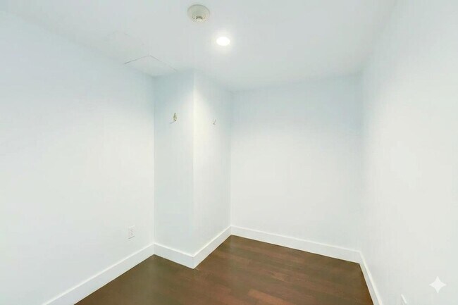 Building Photo - 77 Hudson St