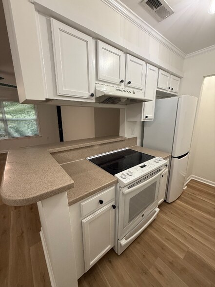 Building Photo - 341 W Coleman Blvd