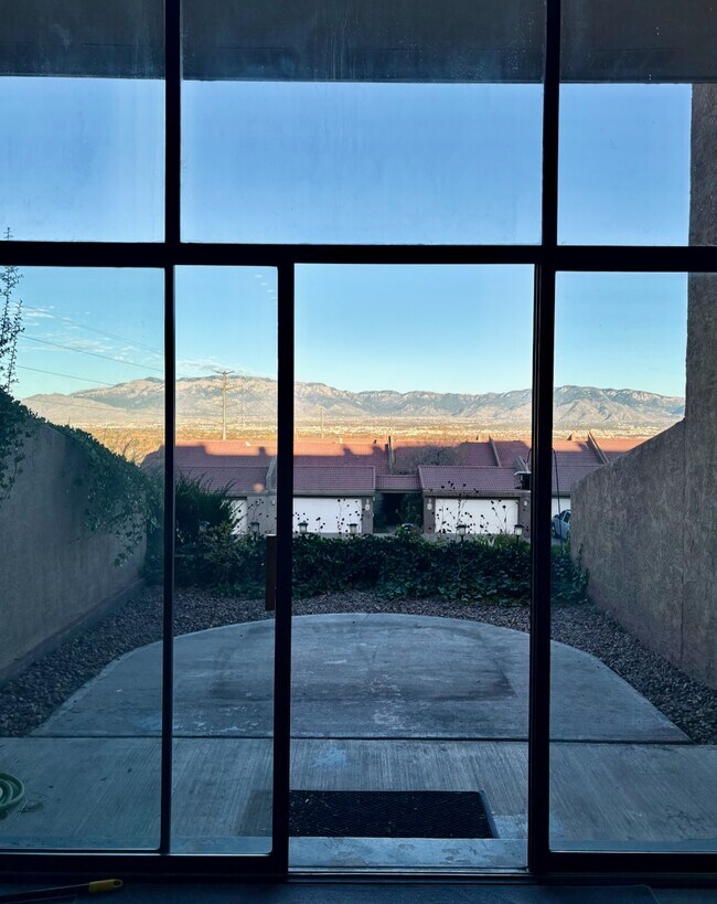 Building Photo - 2700 Vista Grande Dr NW