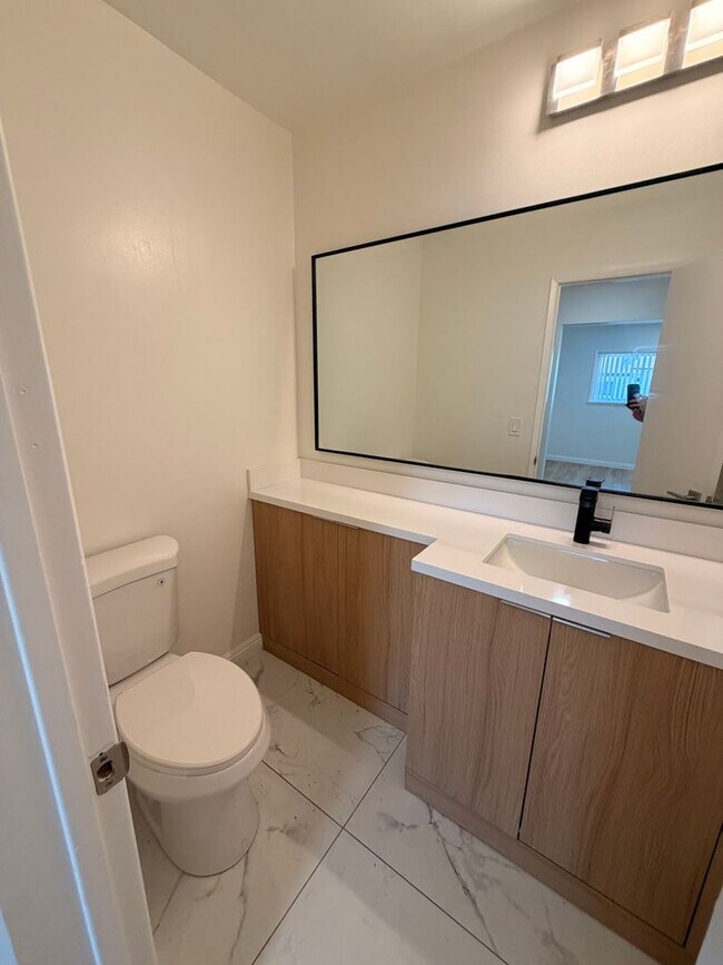 Building Photo - Completely Remodeled, Spacious 2 Bedroom Apartment For Rent w/ Parking!