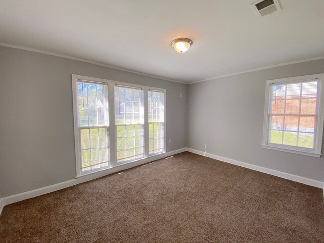 Building Photo - 722 Lydgate Rd