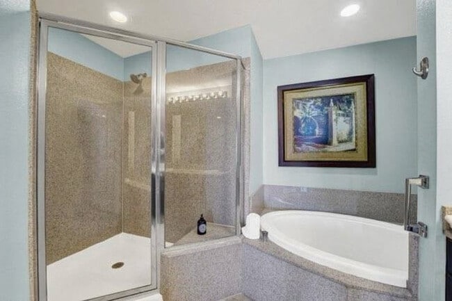 Building Photo - 9800 S Thomas Dr