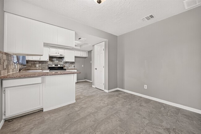 Building Photo - 9903 Towne Tower Ln