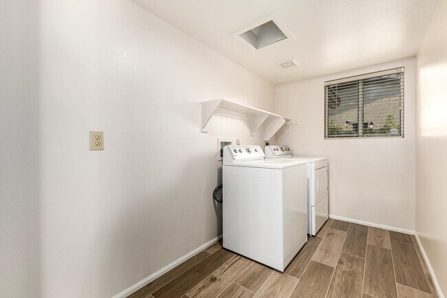 Building Photo - 14831 N 42nd St