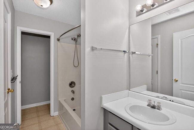 Building Photo - 304 Fox Overlook