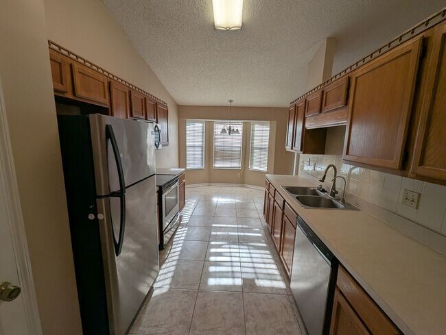 Building Photo - 741 Medina Ave