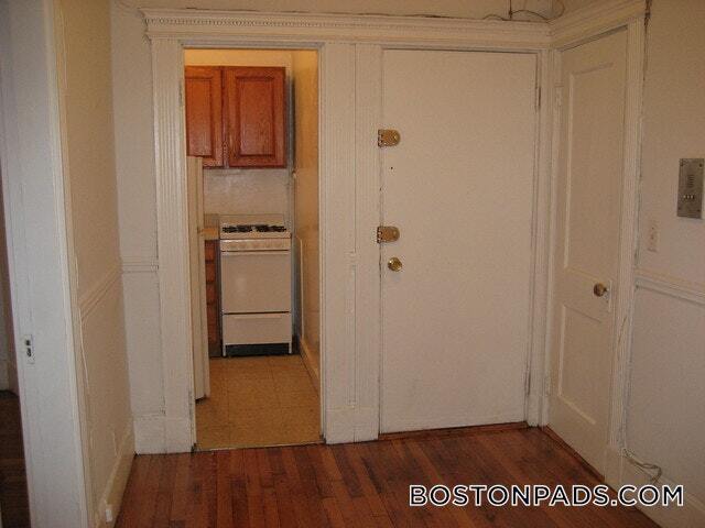 Building Photo - 28 Westland Ave