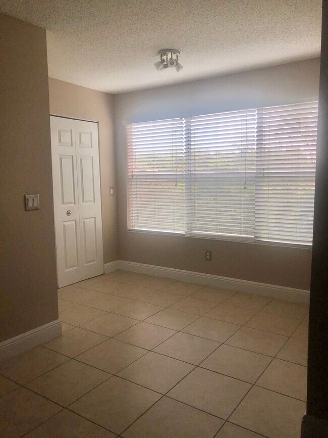 Building Photo - APARTMENT FOR RENT IN THE BEST AREA OF ORLANDO