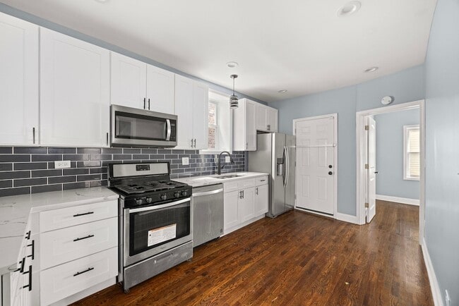 Building Photo - 8332 S May St