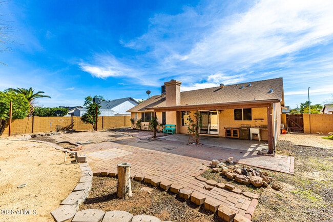 Building Photo - 8820 W Alice Ave