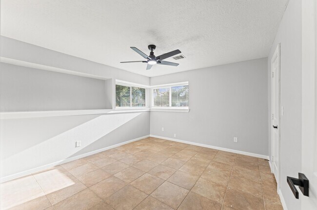 Building Photo - 8231 Garden Parks Dr