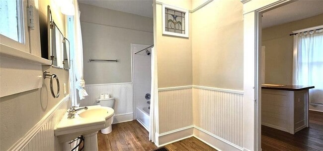 Building Photo - 1047 Ridge Ave