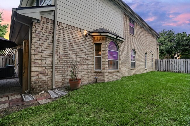 Building Photo - 7630 N Linpar Ct