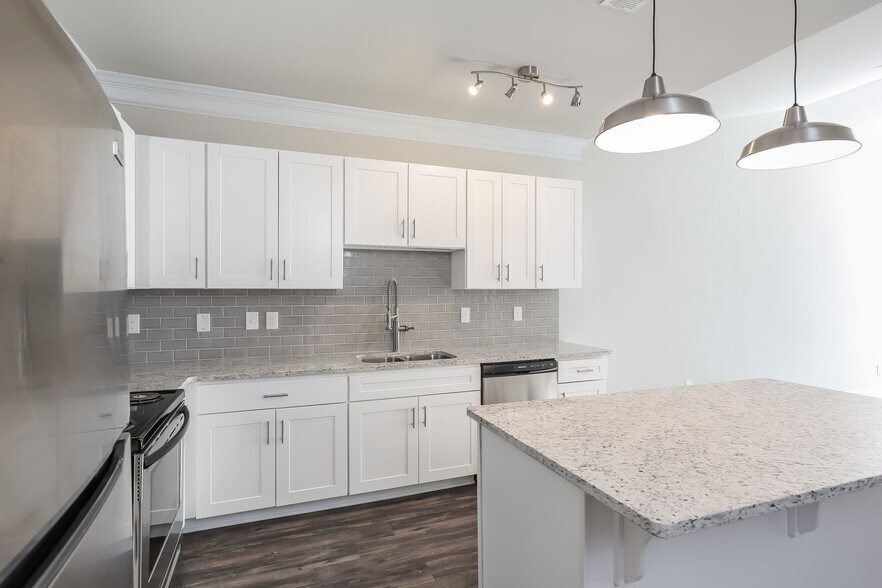 Building Photo - 207 Riley Cir