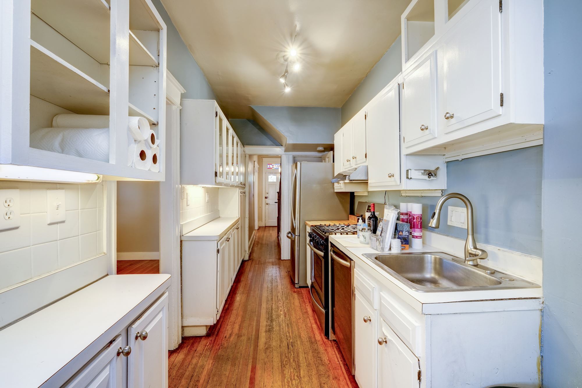 Main Floor - Kitchen - 237 11th ST SE