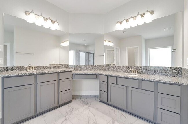 Building Photo - 18906 Whistling Oaks Dr