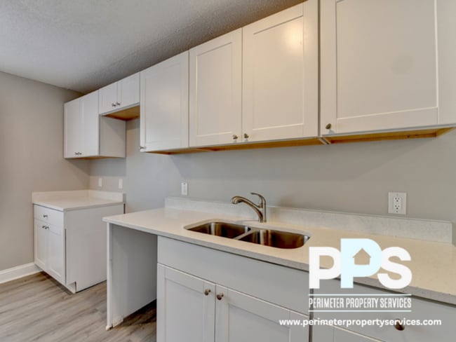 Primary Photo - 390 W Lake Ave