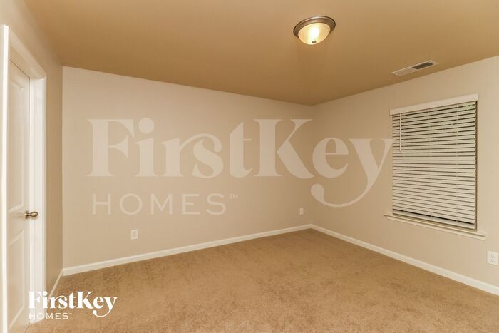 Building Photo - 205 Southwind Cir