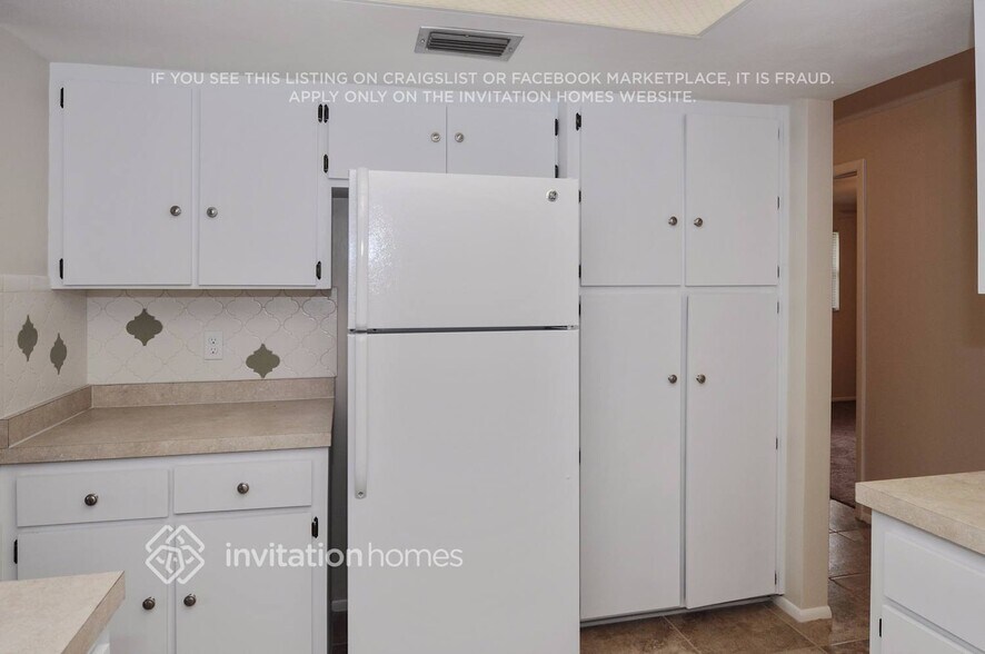 Building Photo - 1706 Sharondale Dr