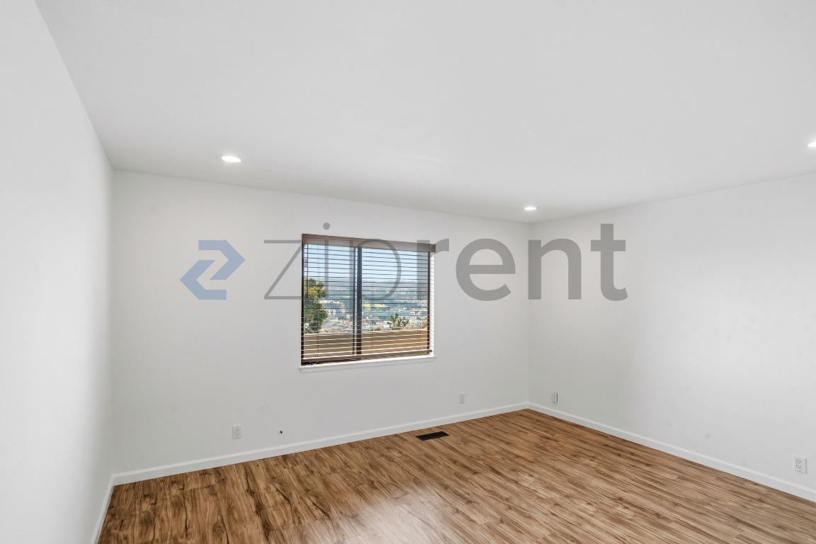 Building Photo - Unit