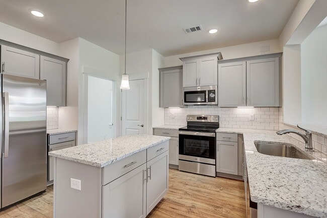 Building Photo - Simmons Ridge