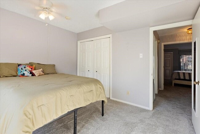 Building Photo - 727 Davis Rd