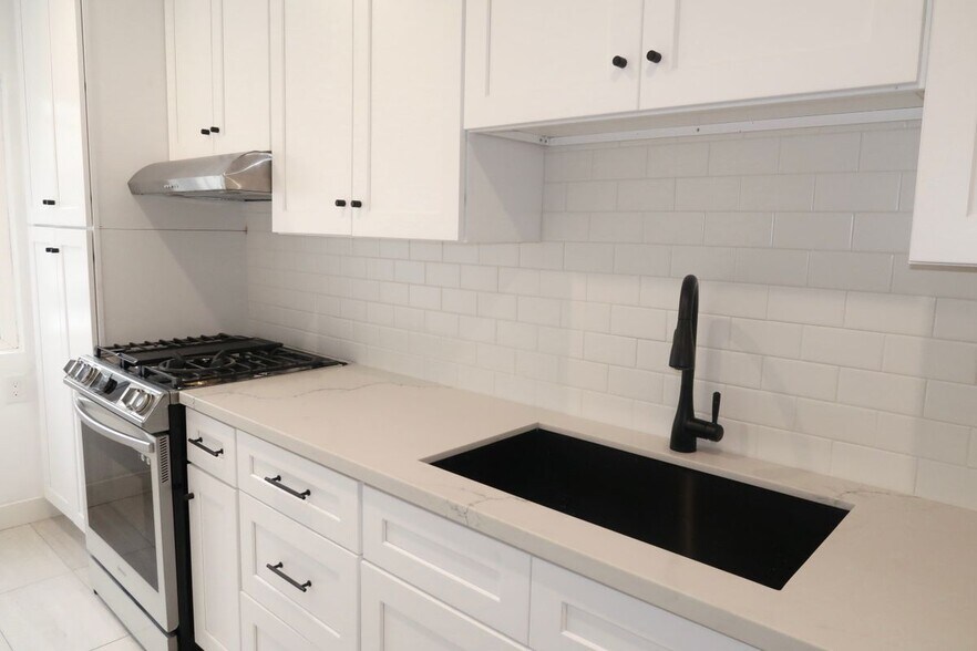 Building Photo - 5553 Fulcher, 2