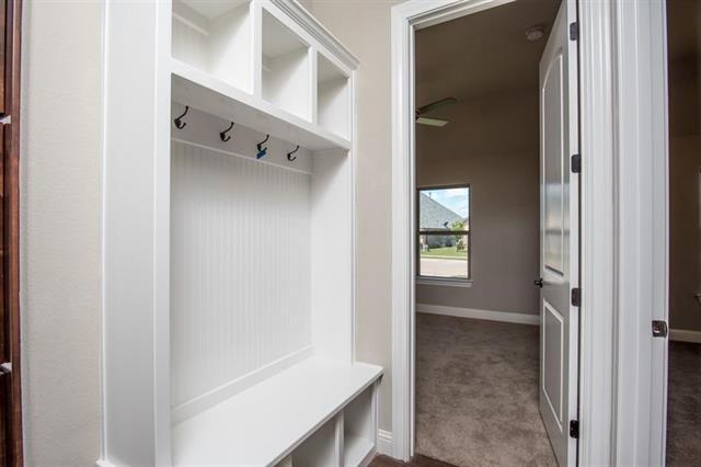 Building Photo - 301 Oar Wood Dr
