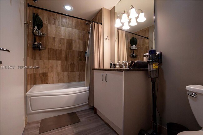 Building Photo - 300 S Biscayne Blvd