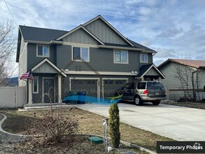 Building Photo - Spacious 3 Bed 2 Bath Duplex in Milltown N...