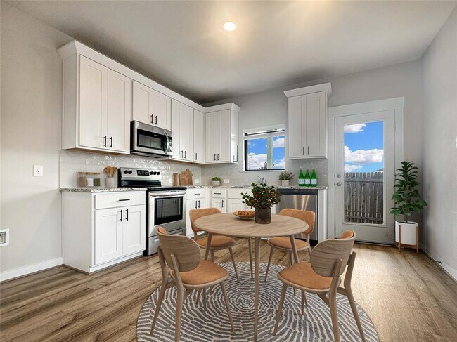 Building Photo - 179 Threshing Rd