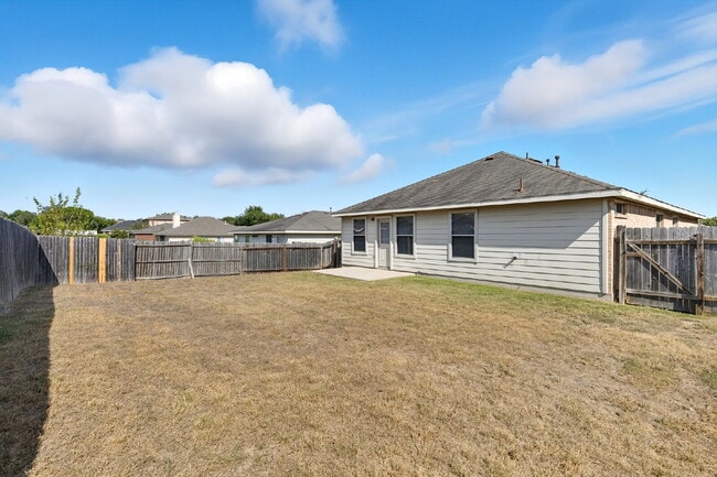 Building Photo - FREE First Month's Rent!