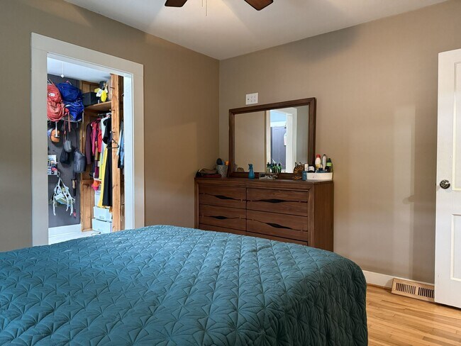 Building Photo - Adorable 2-Bedroom Cottage in Marion!
