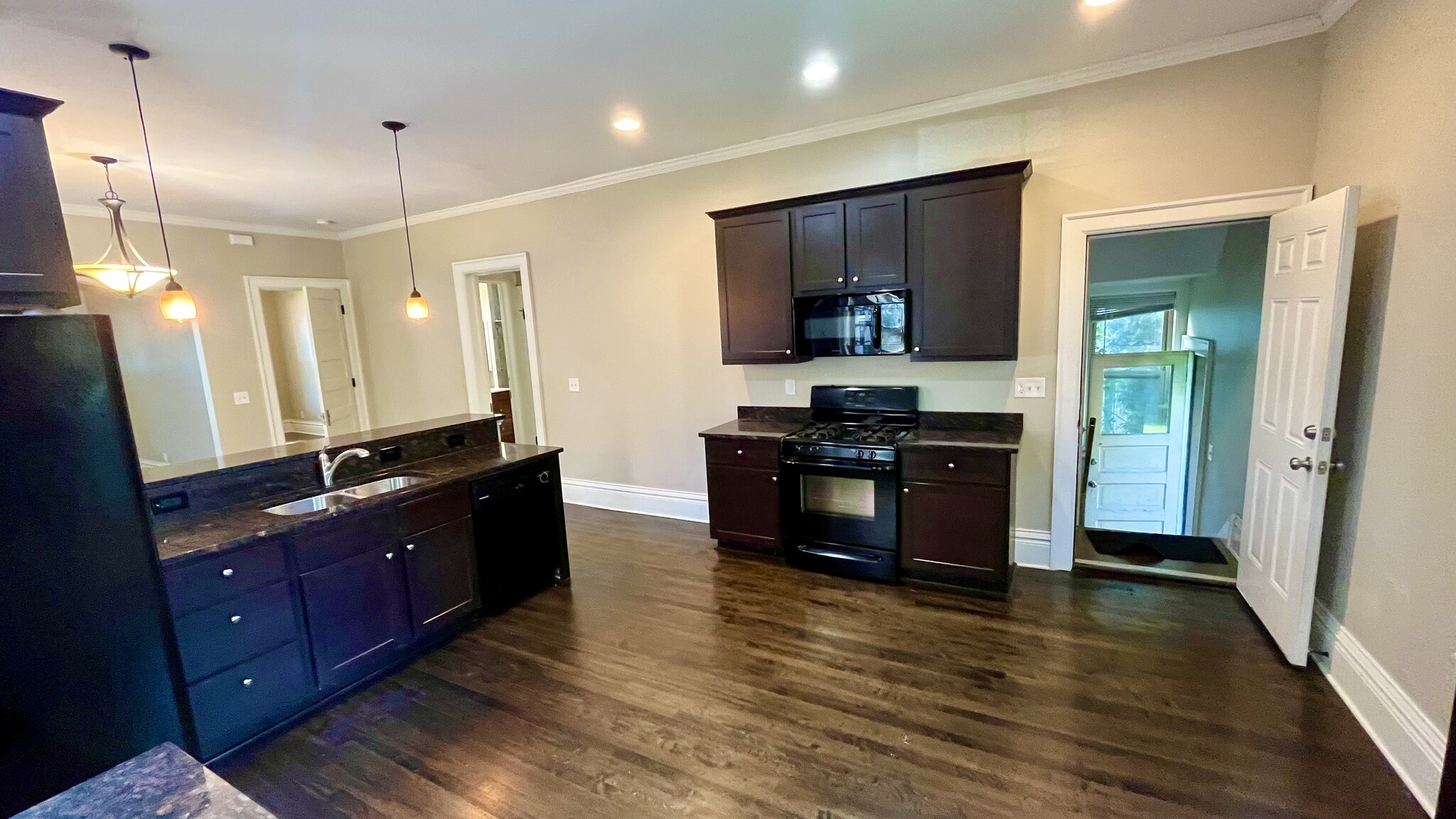 Kitchen - 2512 N Humboldt Blvd