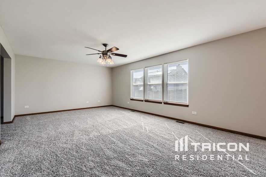 Building Photo - 3501 Stone Creek Dr