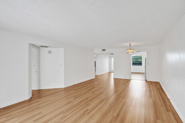 Building Photo - 1501 Cayman Way