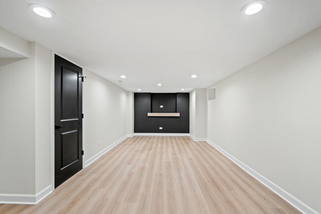 Building Photo - 6444 28th Pl