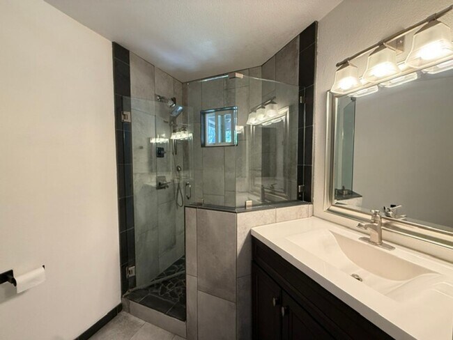 Building Photo - Spacious 3 Bedroom 3 Bath Condo with Garage in Desirable Highland Trails Community