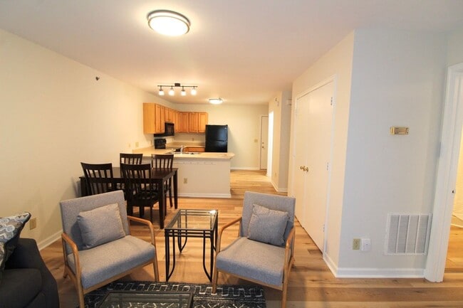 Building Photo - 1366 Hunters Rd