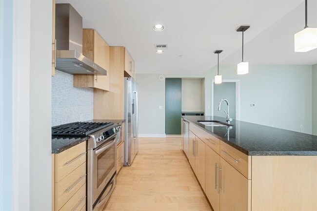 Building Photo - 300 Bowie St